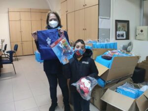 El Ayuntamiento reparte juguetes a los 400 niños premiados en el sorteo de las 'Campanadas Infantiles'