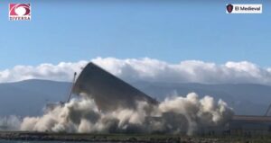 El silo de la cementera de Holcim en Palmones ha pasado este jueves a la historia