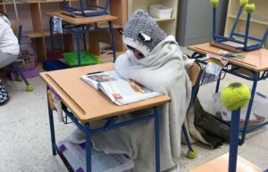"Los alumnos tienen que venir con mantas a clase. Esto no es humano"