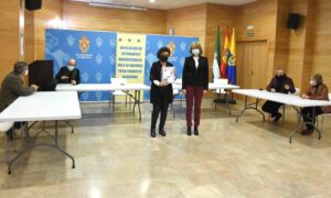 La asociación 'Julia Traducta' hace entrega al Ayuntamiento de su memoria de actividades