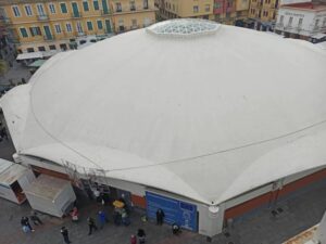 La Comisión de Patrimonio informa de los trámites para colocar los nombres en las puertas del mercado