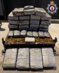 La Policía de Gibraltar interviene 25 kilos de cocaína adosados al casco de un buque granelero