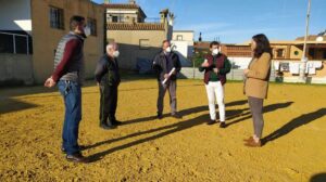 El Ayuntamiento sustiuirá la zahorra del campo de fútbol de La Granja por césped artificial