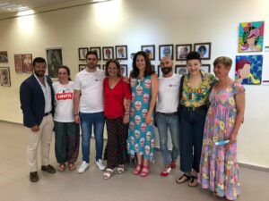 Roja Directa, defensora de los derechos LGTBI, inaugura la exposición 'Tú puedes sentirlo'
