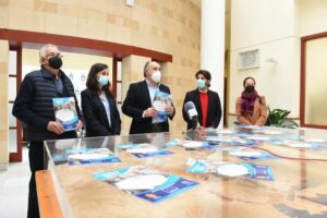 El Ayuntamiento diseña calendarios de 2021 con semblanzas e historias del mercado de abastos