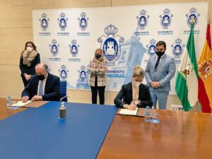 La Junta y Ayuntamiento de Algeciras firman la cesión del suelo destinado a los nuevos juzgados