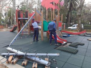 El Ayuntamiento acomete la renovación de la zona Infantil del Parque María Cristina