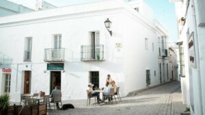 Todos los municipios, salvo Castellar, abren la actividad no esencial en la comarca