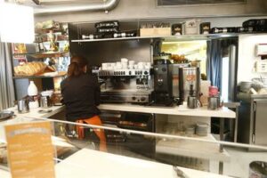 La Junta triplicará hasta los 3.000 euros el importe de sus ayudas a pymes de hostelería o comercio