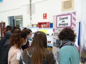 Alumnos de Secundaria de Algeciras y La Línea exponen la muestra 'Sonríe sin drogas'