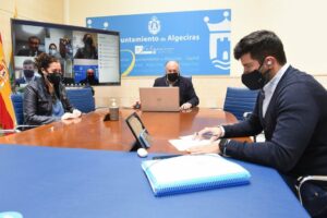 CaixaBank presenta al Ayuntamiento su sistema de protección de personas mayores