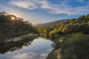 Rescatados dos senderistas en Jimena atrapados por la rápida crecida del río Hozgarganta