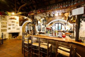 El emblemático hostal El Anón de Jimena echa el cierre tras más de cuatro décadas