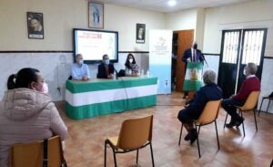 El colegio 'Nuestra Señora de los Milagros' rinde homenaje a los sanitarios en el Día de Andalucía