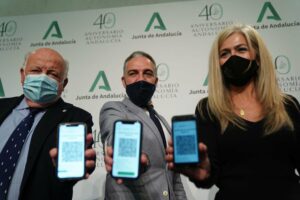 Los andaluces inmunizados podrán descarcar su certificado digital de vacunación a través de un código QR