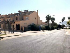 Reabierto el tráfico el acceso principal a la playa de Getares tras las obras de Emalgesa