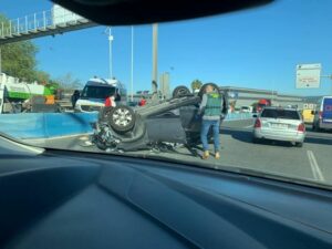 Un turismo colisiona contra la mediana de la autovía al salir del túnel de Acceso Norte