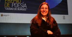 Begoña Rueda gana el premio Hiperión por el poemario 'Servicio de lavandería'