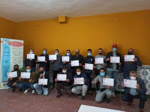 Tu barrio en positivo y CCOO enseñan prevención de riesgos laborales a obreros desempleados