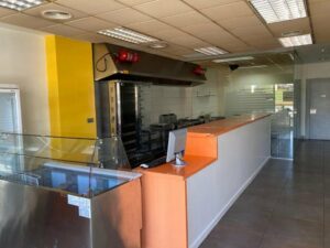 Se traspasa negocio dedicado a la comida a domicilio y recoger con 120 m2 en el recinto ferial