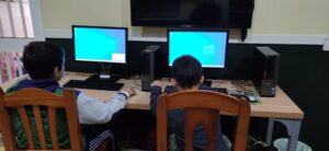 Evos dona a Nuevo Futuro cinco ordenadores para ayudar a la educación online de menores