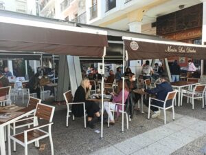 Andalucía permitirá permanecer en las terrazas de la hostelería hasta la 1.00 de la madrugada