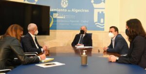 El alcalde mantiene un encuentro de trabajo con representantes de la empresa Correos