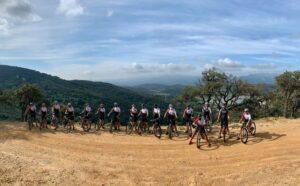 El club ciclista Runbaik estrena equipación en la primera salida de la nueva temporada