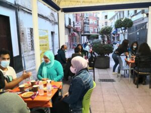 'Un Barrio de Todos' celebra una noche de Ramadán en el barrio de La Caridad