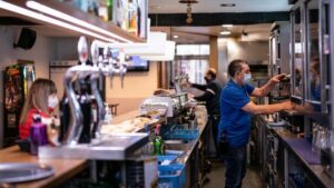 La comarca experimenta un leve aumento de empleo en abril y no logra bajar de los 41.000 parados