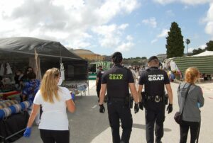 Detenido en Los Barrios con una orden de ingreso en prisión cuando participaba en un botellón sin mascarilla