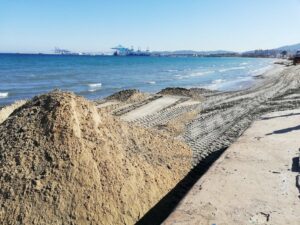 El Ayuntamiento niega que en la playa de El Rinconcillo se esté redistribuyendo arena sucia