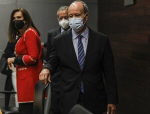 El Gobierno se plantea ahora "cambios legales" frente a la pandemia si el TS no avala a las comunidades