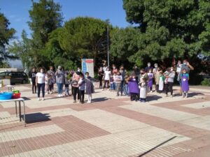 Fomentan con una gincana de juegos en familia la responsabilidad común en tareas del hogar