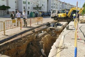 Emalgesa acomete obras de mejora en la red de abastecimiento de la calle Juan Ramón Jiménez