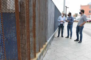 Emalgesa pinta el bombeo Puente de la Conferencia para mejorar la imagen del Paseo de Río de la Miel