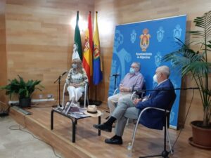 Enrique Pérez desvela en un libro las claves de la personalidad del ex cronista Juan Pérez Arriete