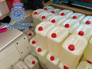 Intervenidos 3.775 litros de combustible, 3.500 cajetillas de contrabando y tres vehículos en La Línea