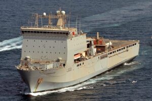 Un buque de transporte y desembarque de la Royal Navy recala en el puerto de Gibraltar