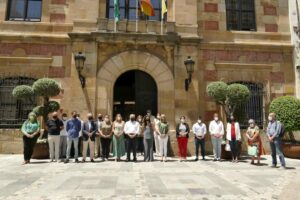 Algeciras rechaza en silencio los últimos casos de violencia de género que han sacudido el país