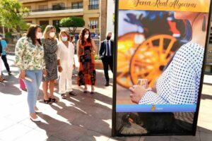 Algeciras recuerda su Feria Real a través de fotografías, carteles y motivos taurinos