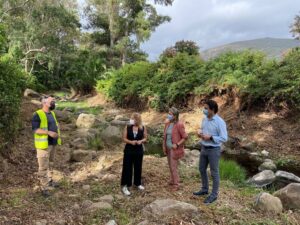 La Junta lleva a cabo labores de limpieza en el Río de la Miel tras años sin realizarse