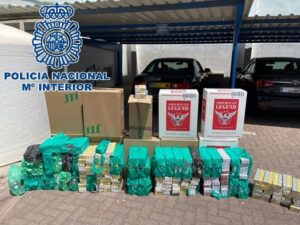 La Policía interviene 20.000 cajetillas de tabaco de contrabando y detiene a tres personas en La Línea