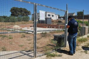 La Junta precinta 35 parcelas ilegales en La Línea de la Concepción y Arcos de la Frontera