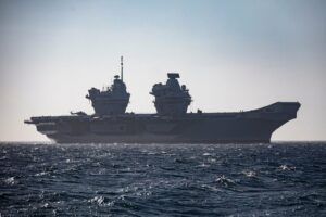 Escala en Gibraltar el mayor portaaviones de la armada británica