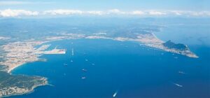 El alcalde traslada el pesar municipal por el fallecimiento de un agente de Vigilancia Aduanera