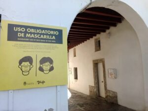 Tarifa tendrá toque de queda de 02.00 a 07.00 horas si la incidencia no baja de 1.000 puntos