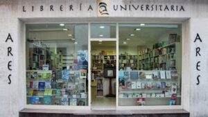 Librería Ares, cuatro décadas promoviendo la cultura en la comarca, ahora también online