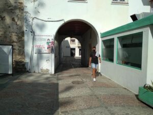 La incidencia baja en Tarifa por segundo día consecutivo hasta los 1.050,4 puntos