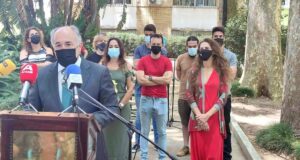 La ciudad homenajea a 'Flores el Gaditano' ante su monumento en el Parque María Cristina